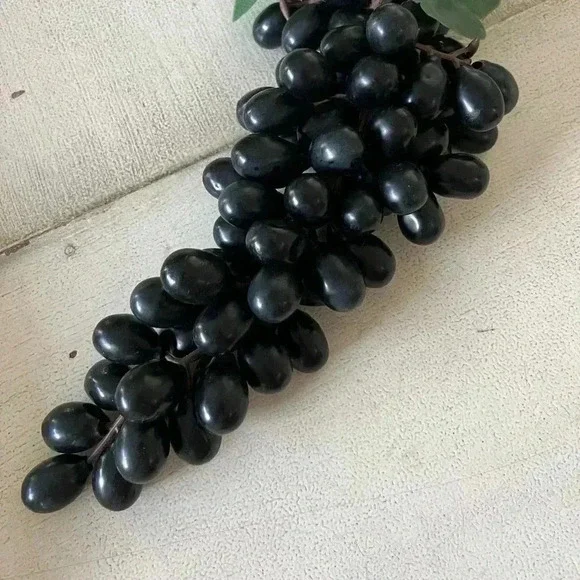 Vintage Cluster of Blackish Purple Large Bunch of Grapes - Picture 2 of 6